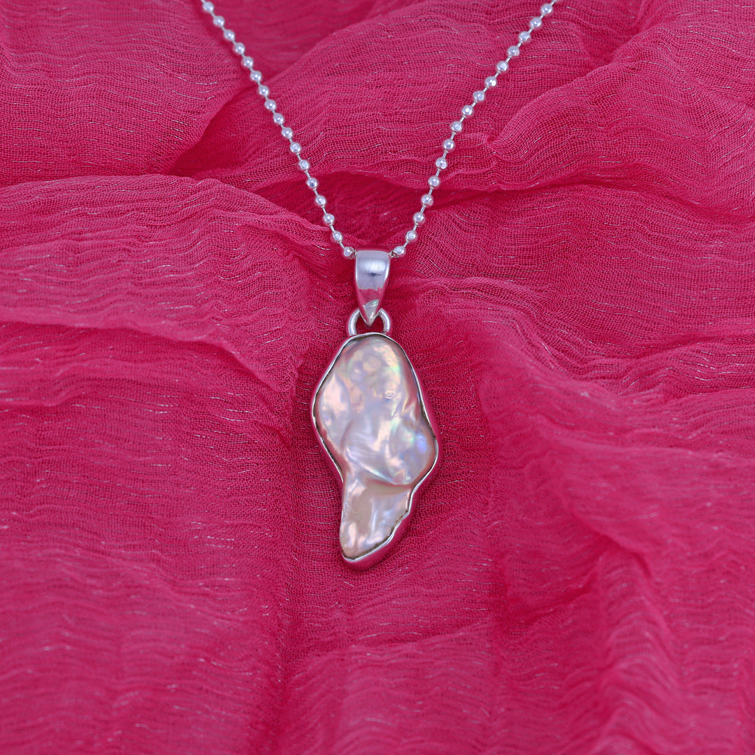 Natura Pearl Biwa Pendant